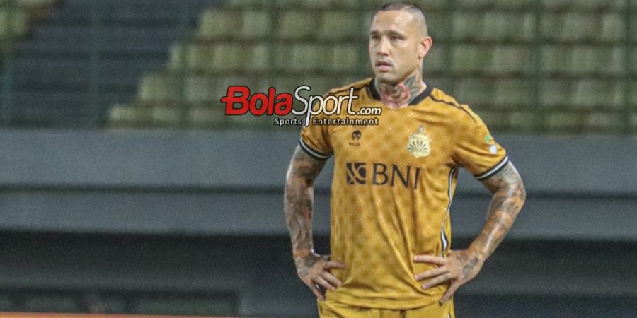 Liga 1 - Mantu Cristian Gonzalez Terenyuh Usai Dapat Jersey Radja Nainggolan