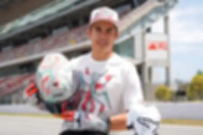 Marc Marquez tampil di kandang pamer helm dengan livery khusus di MotoGP Catalunya pekan ini