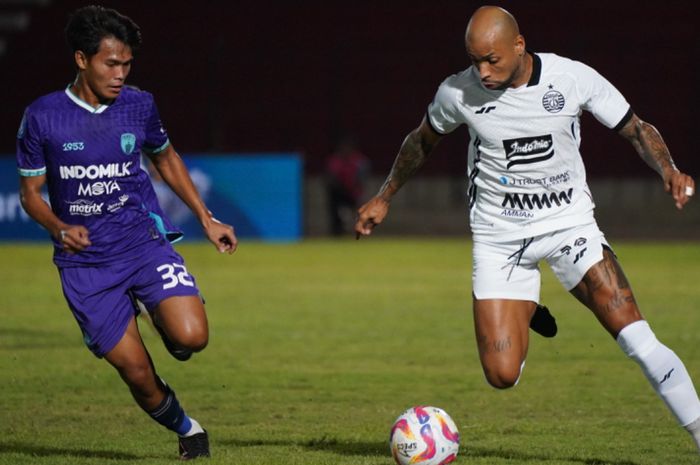 Suasana pertandingan antara Persita Tangerang Vs Persija Jakarta dalam laga pekan kedua Liga 1 2024/2025 yang berlangsung di Stadion Sultan Agung, Bantul, Minggu (18/8/2024).