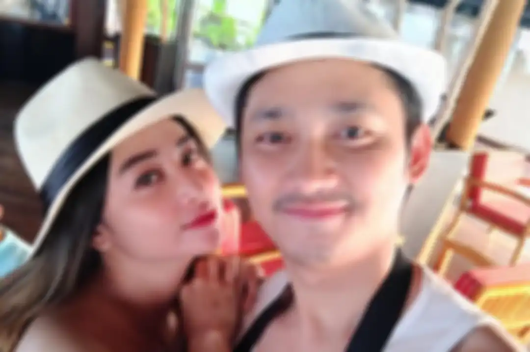 Dewi Perssik dan Angga Wijaya