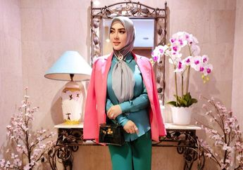 Kaki Mulus Malah Bikin Salfok, Intip Deretan Fashion Hijab Modis Syahrini yang Curi Perhatian