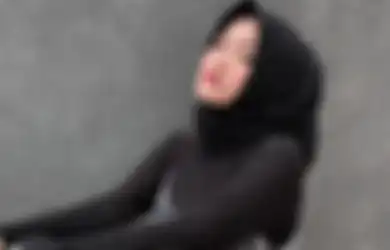 Tampil Kece Pakai Outfit Hitam ala Putri Delina. Intip 5 Inspirasinya!