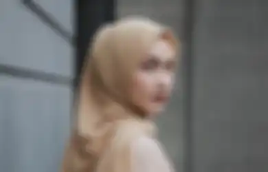 5 Model Dress Hijab Simpel Tapi Modis Buat Lebaran ala Dwi Handayani!