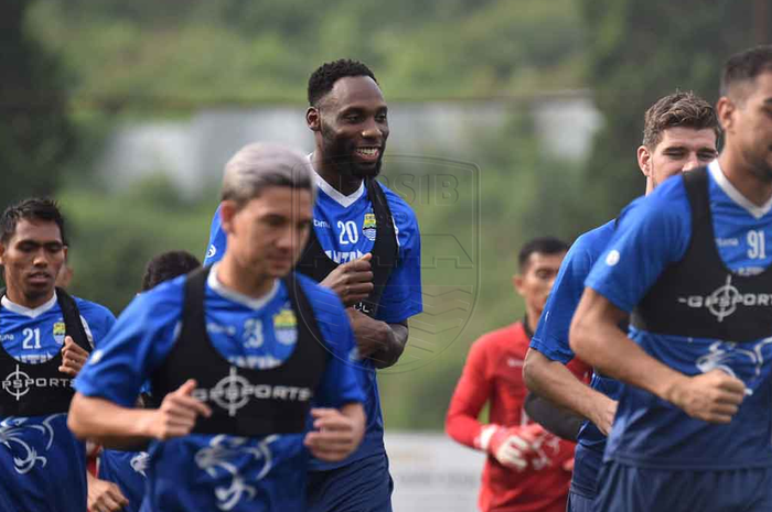 Geoffrey Castillion saat mengikuti latihan perdana dengan Persib Bandung di Lapangan Inspire Arena Lembang pada Jumat (31/1/2020) pagi WIB.