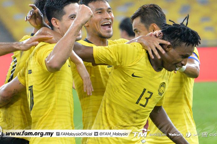 Para pemain timnas Malaysia berselebrasi saat mencetak gol ke gawang Thailand dalam lanjutan pertandingan Grup G kualifikasi Piala Dunia 2022 zona Asia di Stadion Nasional Bukit Jalil, Kuala Lumpur, Kamis (14/11/2019).