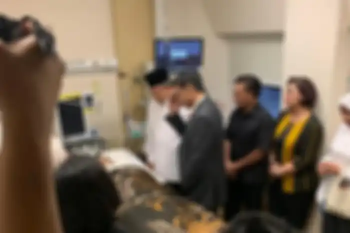 Luhut Panjaitan saat beri penghormatan terakhir untuk Ani Yudhoyono