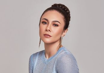  Sandang Status Sebagai Janda, Intip Penampilan Seksi Wulan Guritno Saat Pakai Baju Mirip Gorden hingga Punggung Mulusnya Terekspos