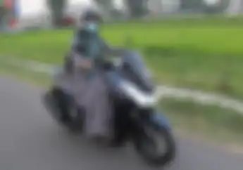 Jarang yang Paham, Begini Teknik Naik Motor Saat Angin Berhembus Kencang