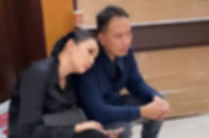 Postingan Kalina Ocktaranny bersama Vicky Prasetyo