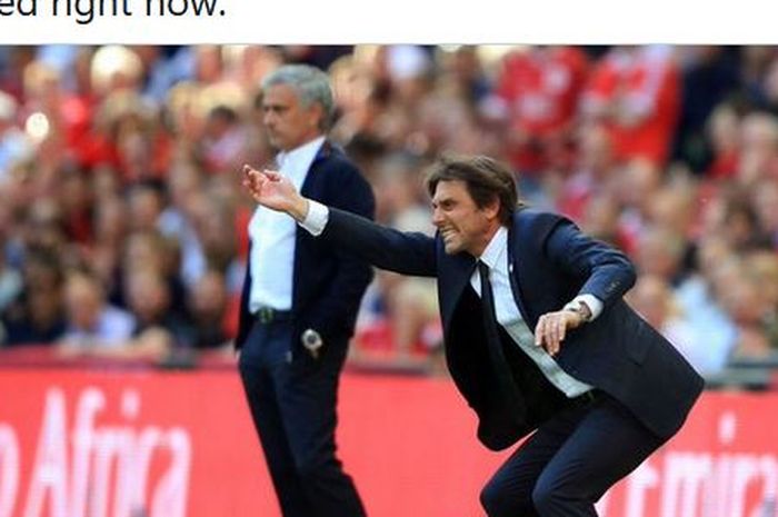 Ekspresi Jose Mourinho dan Antonio Conte saat mendampingi timnya di pinggir lapangan.