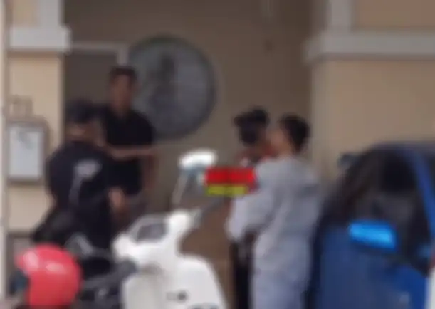Perseteruan antara pengacara Doddy Sudrajat, Fadly Faisal, Doddy Sudrajat, dan Faisal mengenai rencana membawa Gala Sky jalan-jalan.