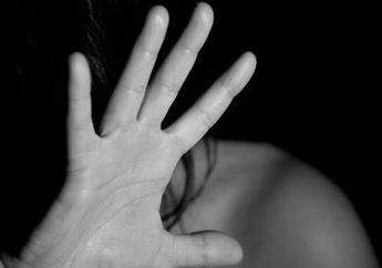 Ditemukan Nyaris Telanjang Bulat di Hutan Pinus, Gadis Bernasib Malang di Jawa Timur Ini Diduga Dicekoki Miras dan Diperkosa oleh 2 Teman Prianya!