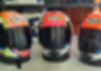 Jadul Tapi Mahal, Bursa Helm Motif Pembalap 2-Tak Kembali ke Tahun 1990- an
