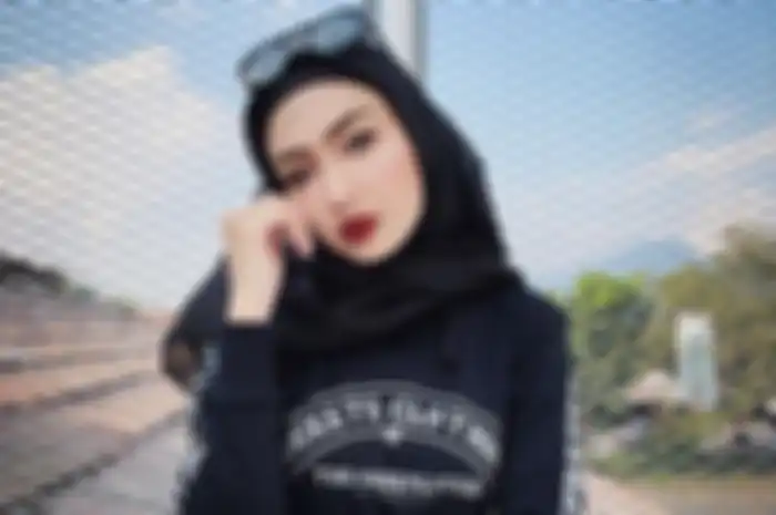 Riesca Rose mendadak jadi perbincangan karena diduga jadi selingkuhan Sule.