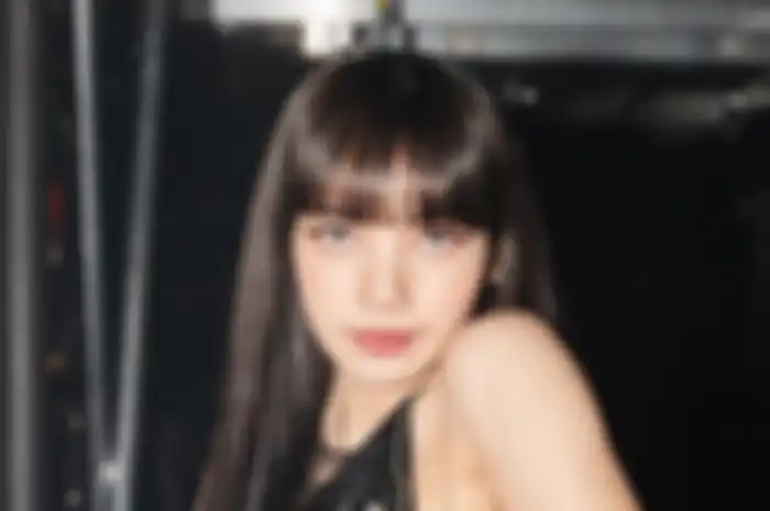 Lisa BLACKPINK ungkap rangkaian skincare yang digunakannya.