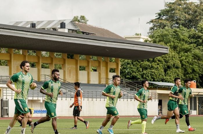 Para pemain Persebaya Surabaya melakoni pemusatan latihan di Yogyakarta.