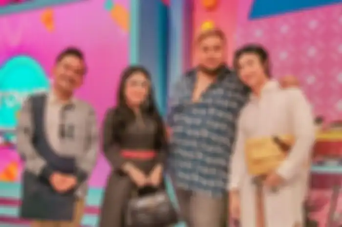 Uci Flowdea memamerkan foto bareng Ivan Gunawan dan Ruben Onsu di Instagram. Rupanya, Crazy Rich Surabaya ini mengaku ditipu saat rintis binsnis.