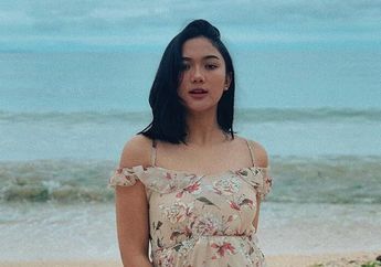 Gaya Seksi Marion Jola dengan Slit Dress yang Curi Perhatian