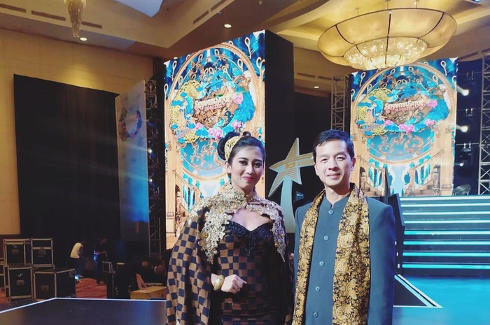 Dikenal ramah dan sederhana, Foto sepatu jebol yang viral telah membuat Armand Hartono, anak orang terkaya RI ini menjadi perbincangan. 