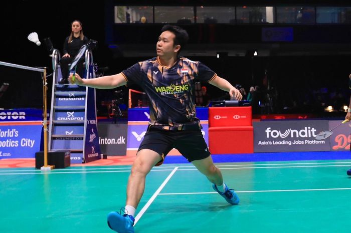 Ganda putra Indonesia, Hendra Setiawan dan Mohammad Ahsan, saat tampil pada babak pertama Denmark Open 2024 di Jyske Bank Arena, Odense, Denmark, 16 Oktober 2024.