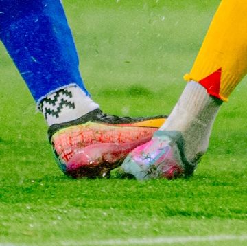 Momen injakan Uilliam Barros ke Fransisco Rivera yang menjadi awal terjadinya gol kemenangan Persib ke gawang Persebaya