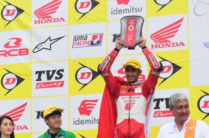  Pebalap binaan PT Astra Honda Motor (AHM), Andi Farid Izdihar (Andi Gilang), berhasil merebut podium kedua pada race pertama Asia Road Racing Championship (ARRC) 2022 seri ketiga kelas Supersport (SS)600 di Sugo International Racing Course, Jepang, Sabtu (13/8/2022).