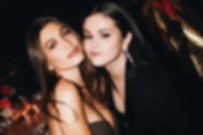 Selena Gomez dan Hailey Baldwin 