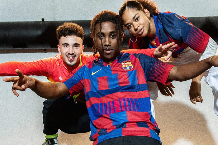Jersi edisi spesia kerja sama Nike dengan Barcelona dalam 20 tahun terakhir