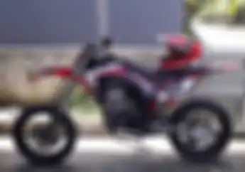 Jempolan.. Honda CRF150L Dibikin Supermoto Simpel dan Gahar..