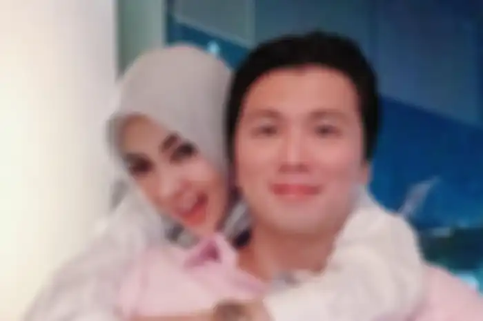 Syahrini dan Reino Barack