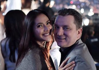 Sukses Taklukkan Hati Pria Bule yang Kini Jadi Bos Perusahaan Telekomunikasi, Maudy Koesnaedi Pamerkan Foto Mesranya Saat Dilamar sang Jutawan 19 Tahun Lalu