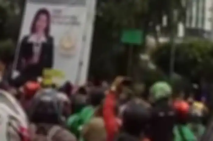 Akibat hujan uang tersebut Jalan H. R. Rasunan Said macet parah