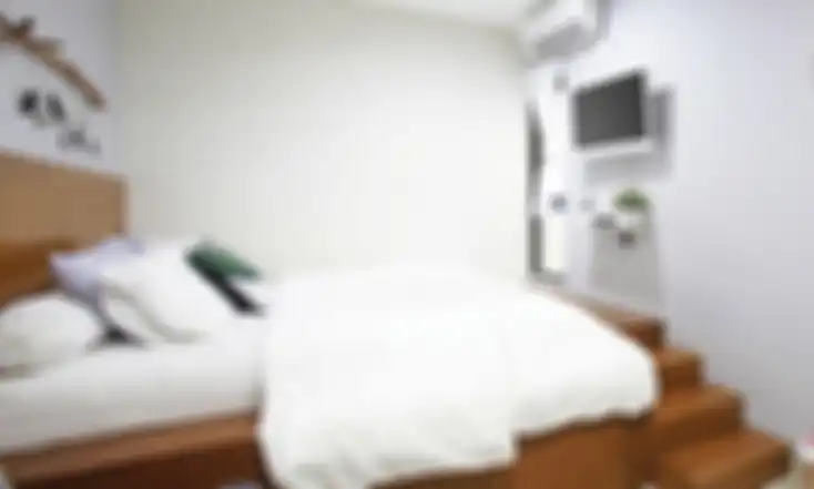 Memberi sentuhan lain pada dinding kamar.