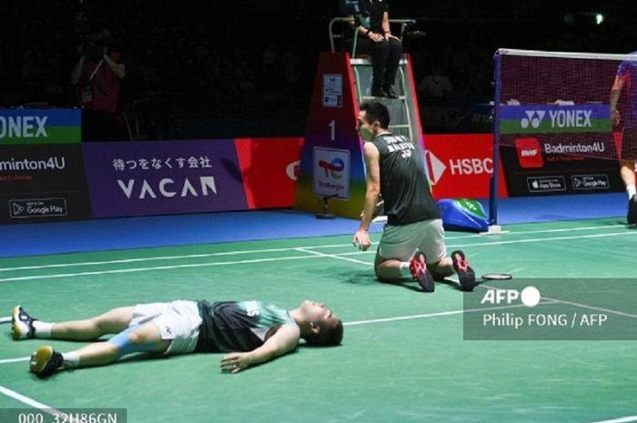 Ganda putra Malaysia, Aaron Chia/Soh Wooi Yik setelah melawan Mohammad Ahsan/Hendra Setiawan (Indonesia) di final Kejuaraan Dunia 2022 di Tokyo, Jepang, 28 Agustus 2022.