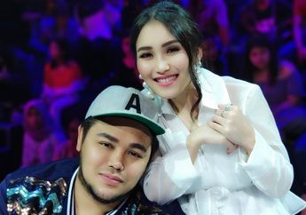 Terpesona dengan Foto Ivan Gunawan, Ayu Ting Ting Sebut Wajah Igun Mirip Aktor India!