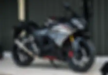 Modifikasi Motor Honda CBR150R Lama, Telan Upside Down R15 Plus Pelek Lebar
