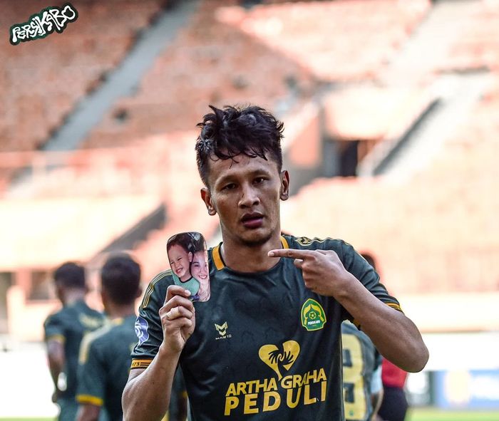 Striker Persikabo 1973, Yandi Sofyan usai mencetak gol ke gawang Persita Tangerang di Stadion Wibawa Mukti, Bekasi, Jumat (28/7/2023).