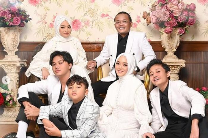 Foto Keluarga Sule