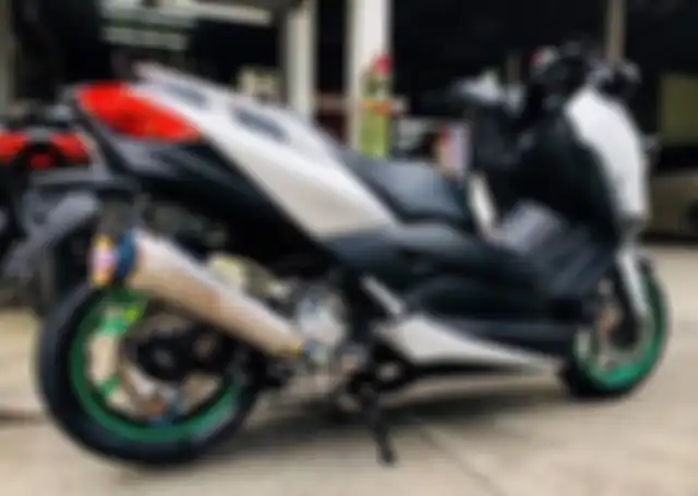 Yamaha XMAX dengan pelek Over Racing GP Six