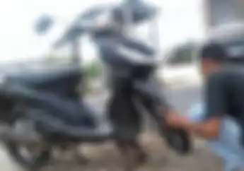 Cuma Modal Rp 5 Ribu Bikin Ban Motor Anti Kempes, Waspada Berkendara Saat Musim Hujan