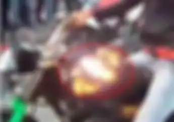 Kacau.. Tangki Yamaha RX-King Terbakar, Bukan Panik Malah Dibuat Pamer