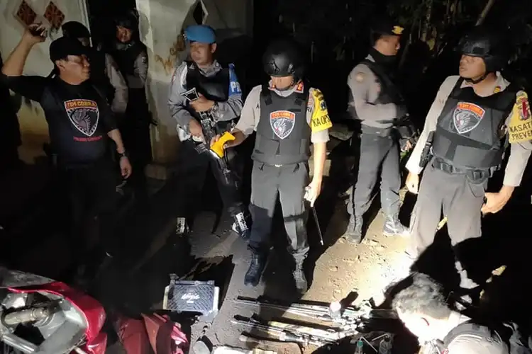 Gak Ada Ampun! Sarang Persembunyian Digempur Tim Cobra, 5 Begal Diringkus, Kaki Bolong Ditembak