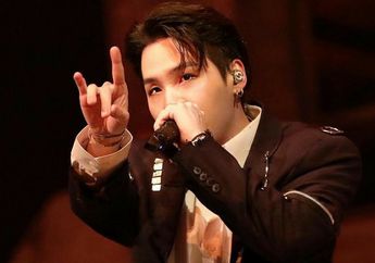 Buktikan Dirinya Artis Profesional yang Pantang Kecewakan Penggemar, Suga BTS Tetap Tampil Maksimal di Konser Online dengan Bahu Cedera, Simak Video Berikut