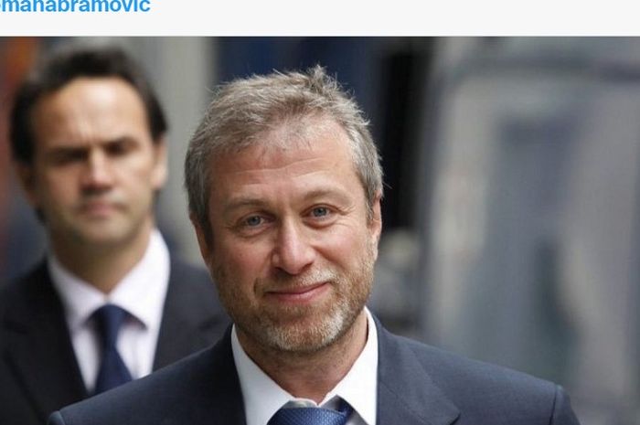 Pemilik Chelsea, Roman Roman Abramovich (depan).