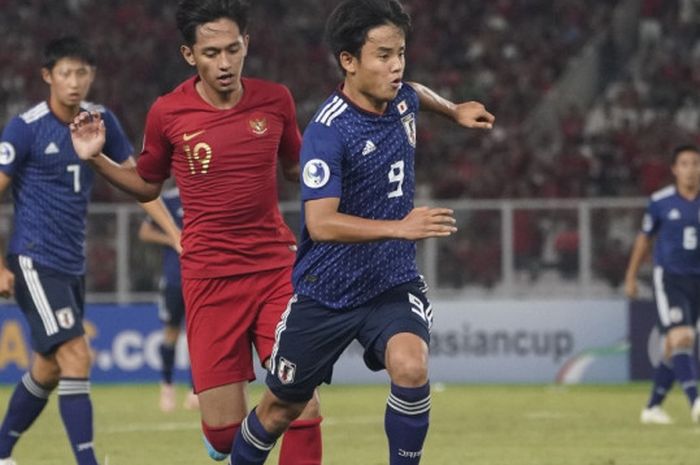 Bintang timnas U-19 Jepang, Takefusa Kubo, beraksi kontra tuan rumah timnas Indonesia pada laga perempat final Piala Asia U-19 2018.