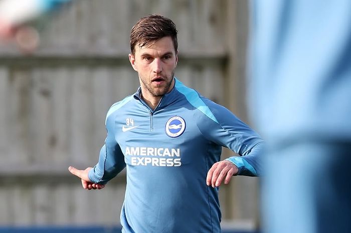 Bek Brighton &amp; Hove Albion Joel Veltman ingin memperkuat timnas Indonesia.