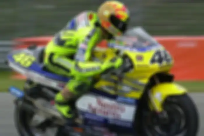 Valentino Rossi bersama NSR500 di Nastro Azzurro Honda