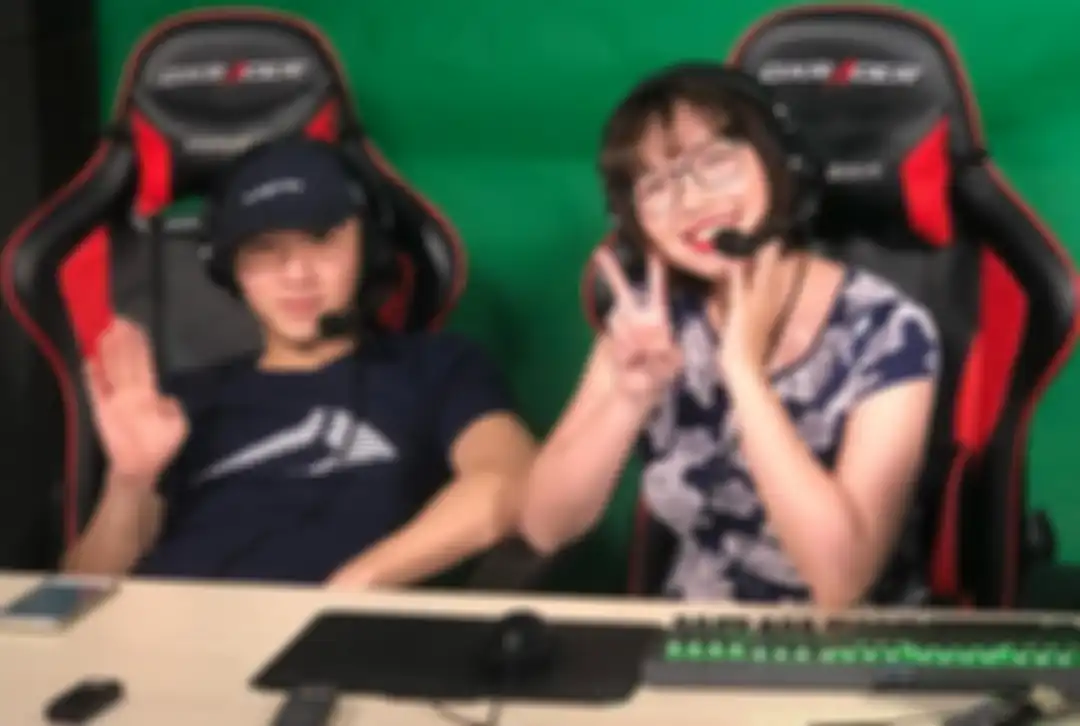 Kimi Hime (kanan) dengan Brandon Kent (kiri)