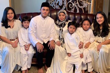 Keluarga Muzdalifah dan Fadel Islami.