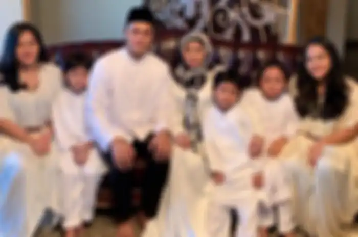 Keluarga Muzdalifah dan Fadel Islami.